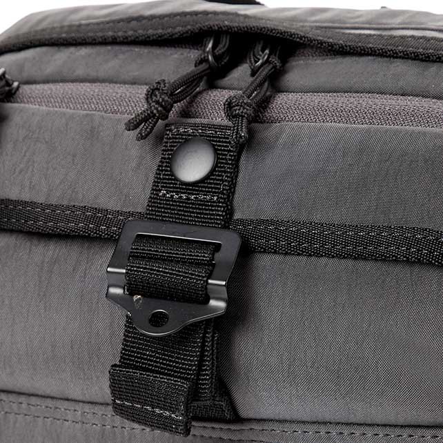 COSSBY 코즈비 슬링백