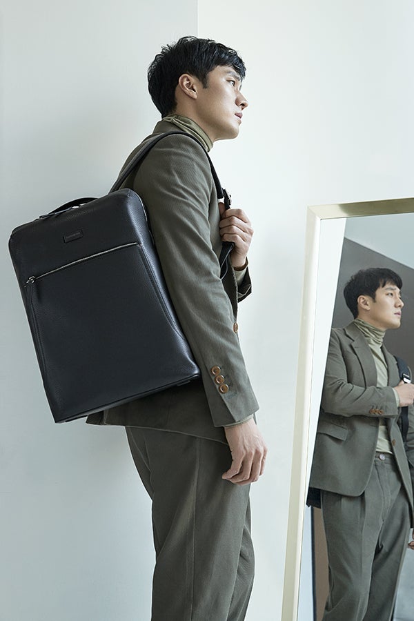 도시적 감성의 세련된 백팩